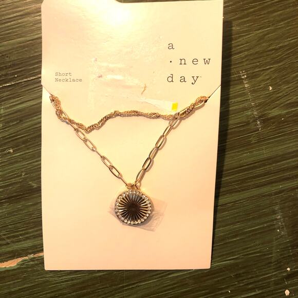 A New Day NWT Gold Tone Short Necklace Pave Circle Pendant Necklace - Picture 1 of 3
